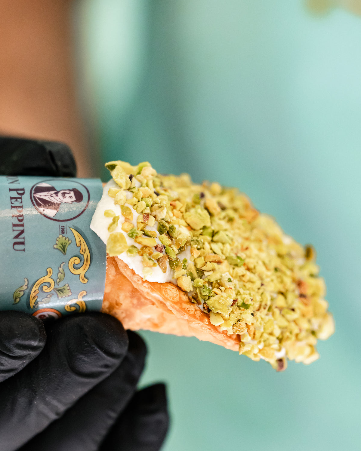 Cannolo siciliano alla ricotta con granella di pistacchio Don peppinu
