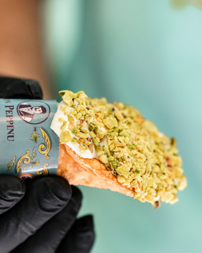 Cannolo siciliano alla ricotta con granella di pistacchio Don peppinu
