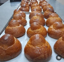 Carica l&#39;immagine nel visualizzatore di Gallery, 3 Brioche col Tuppo
